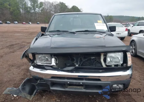 1999 Nissan Frontier Se-V6/Xe-V6 z USA, uszkodzony, nr VIN 1N6ED26Y9XC317770